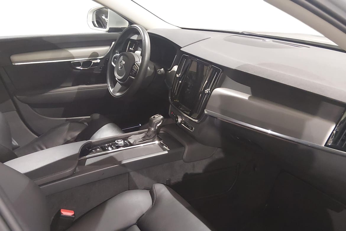 Volvo V90 D4 Momentum Advanced Edition 2021, kuva 6/52