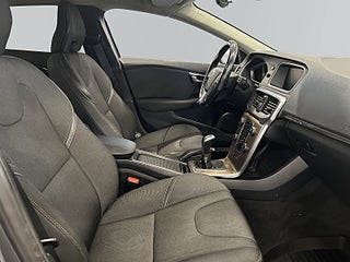 Volvo V40 Cross Country D2 Momentum Drag/D-värme/Navi/S&V