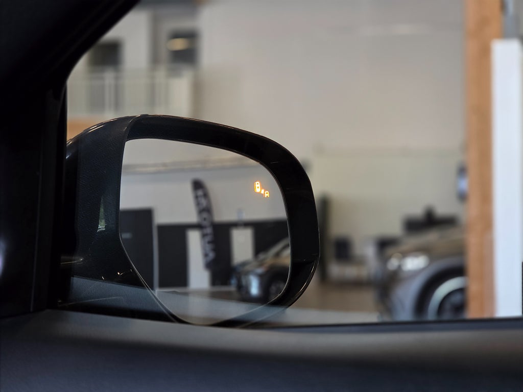 Mitsubishi Outlander PHEV Business / AWD / 360-kamera /  Rattvärme / Skinn
