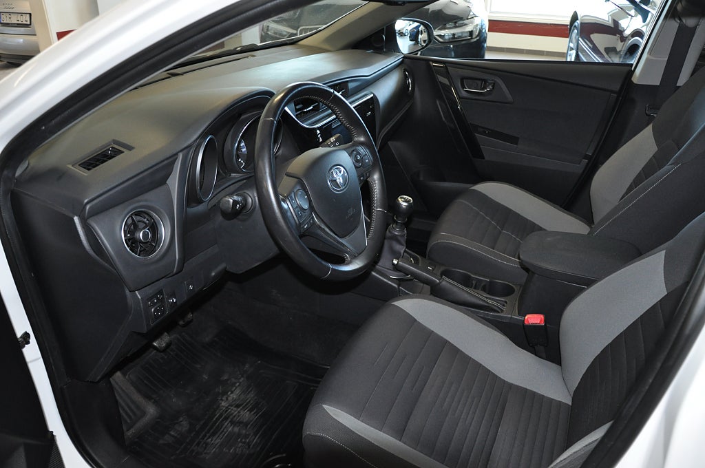 Toyota Auris 2015 - miniatyr 13