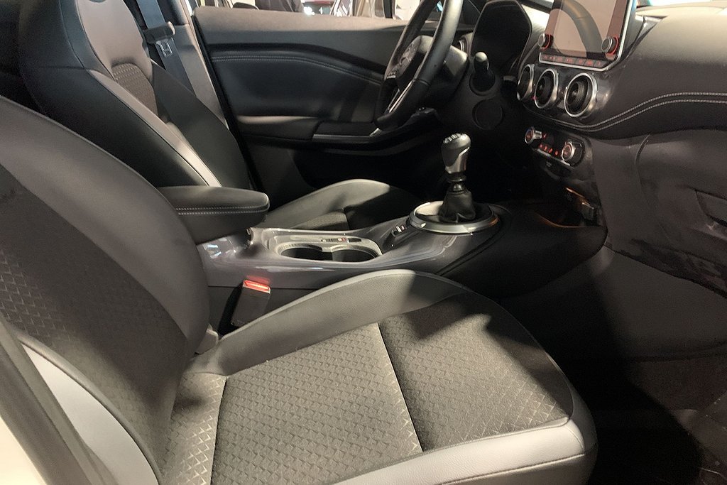 Nissan Juke 1,0 DIG-T 114 hk 6MT N-Connecta Navi Kamera 2024