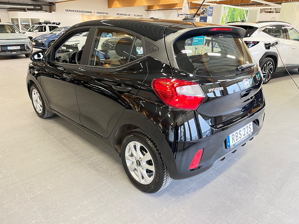 Hyundai i10 1.0 Man / V-hjul/ Kamera/ P-Sensor/ Rattvärme/ CarPlay thumbnail