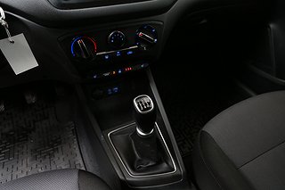 Halvkombi Hyundai i20 19 av 21