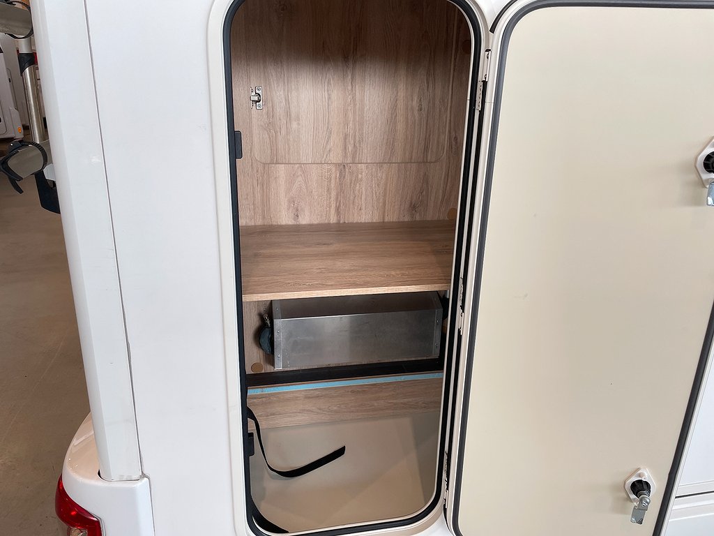 Eura Mobil Profilia RS 730 EB /ALDE/Solcell/L-bädd/Badrum bak - Eura Mobil