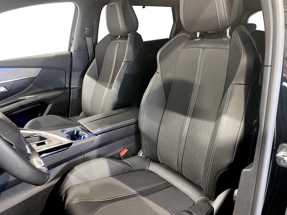 Bild på Peugeot 5008 GT 1.2 PT 130hk Aut 7-SITS B-KAMERA CARPLAY