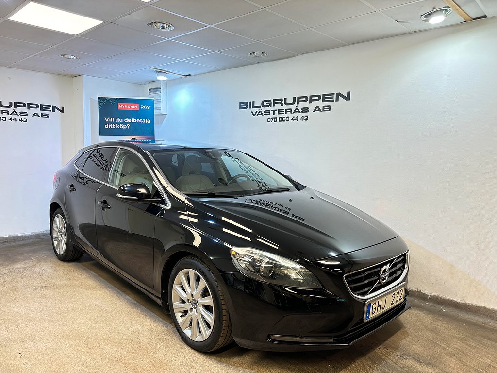 Volvo V40 D2 Summum 115HK / Kamrem bytt / Pano / Drag /B-Kam