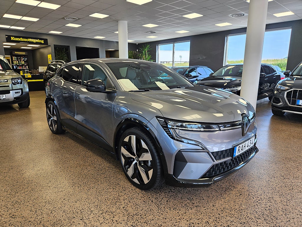 Renault Mégane E-TECH 60 kWh / 229hk I CarPlay I 360 kamera I SoV-hjul I MOMS