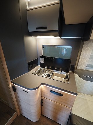 Husbil-halvintegrerad Knaus L!ve Wave 700 LX 15 av 22