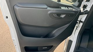 Transportbil - Skåp Mercedes-Benz Sprinter 18 av 22