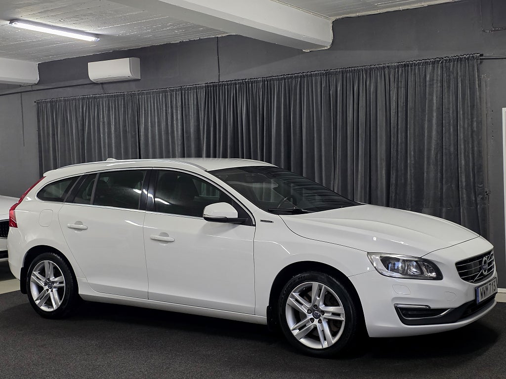 Volvo V60 D5 Plug-in Hybrid AWD Geartronic Summum Euro6 Ny servad