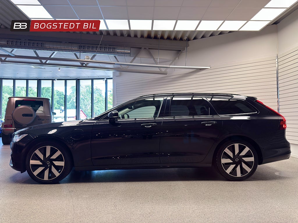 Volvo V90 Recharge T6 AWD 350hk Plus Dark |Drag|360|Värmare|Läder