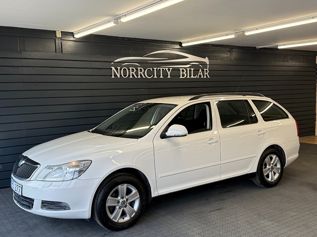 Skoda Octavia Kombi 1.6 MPI Multifuel Ambiente / Nybesiktigad / Drag