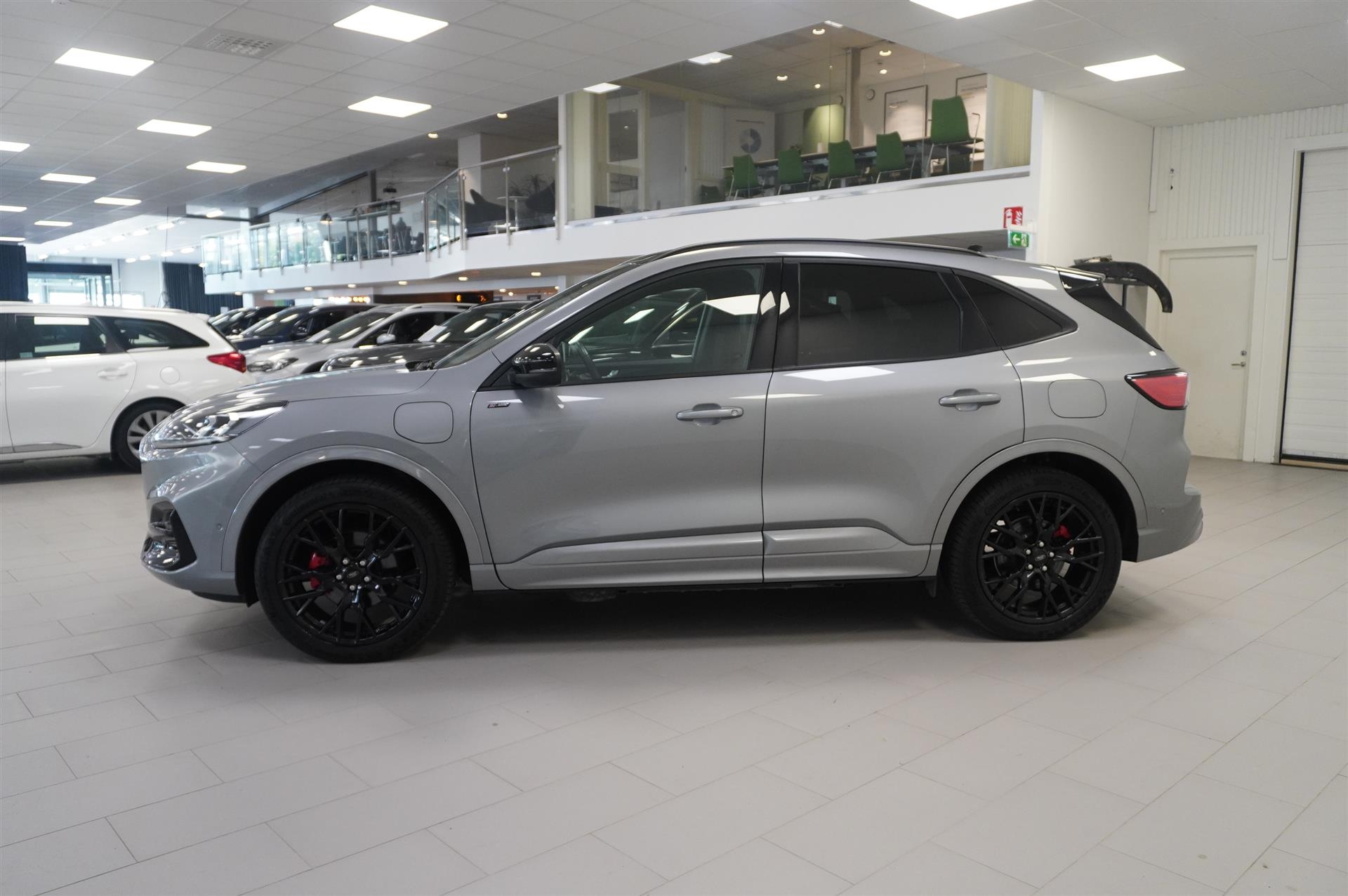 Ford Kuga ST-Line X Plug-In Black Edt 2023, bild 3/10