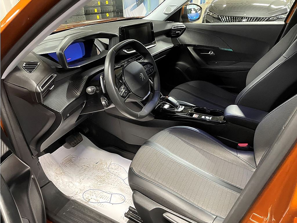 Bild på Peugeot 2008 Allure 1.2 PT 130hk Aut - B-KAMERA, CARPLAY