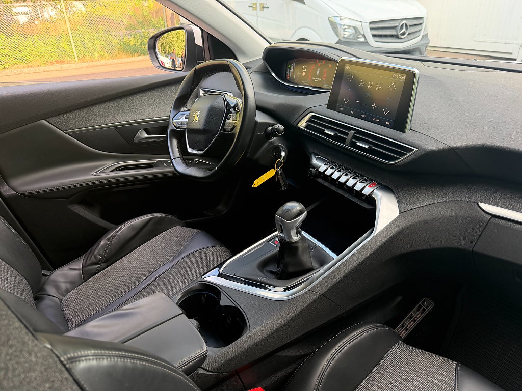 Peugeot 3008 1.2 PureTech 130 Allure Euro 6 / 12 MÅNADERS GARANTI