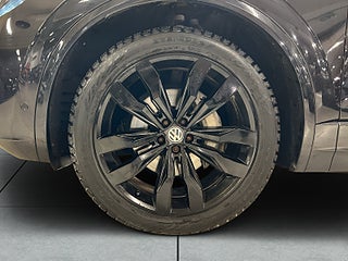 Volkswagen Touareg 3.0 V6 TDI 4M R-Line Luft Drag Dvärm Night vision HuD Pano S&V