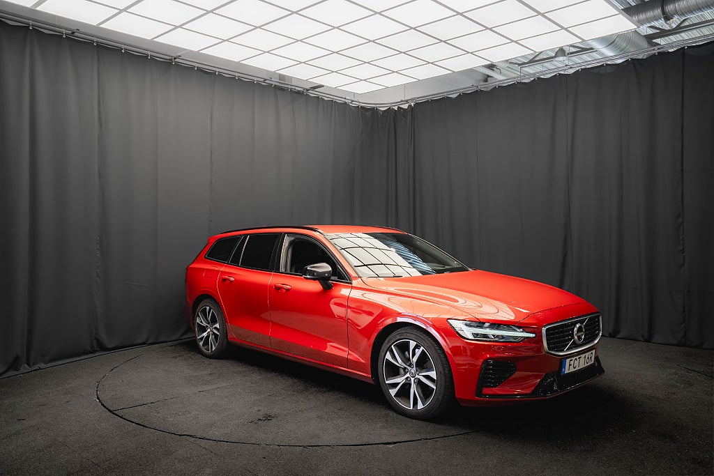 Volvo V60 T8 Recharge AWD R-Design DRAG LÄDER 360 H/K HUD El-Stol