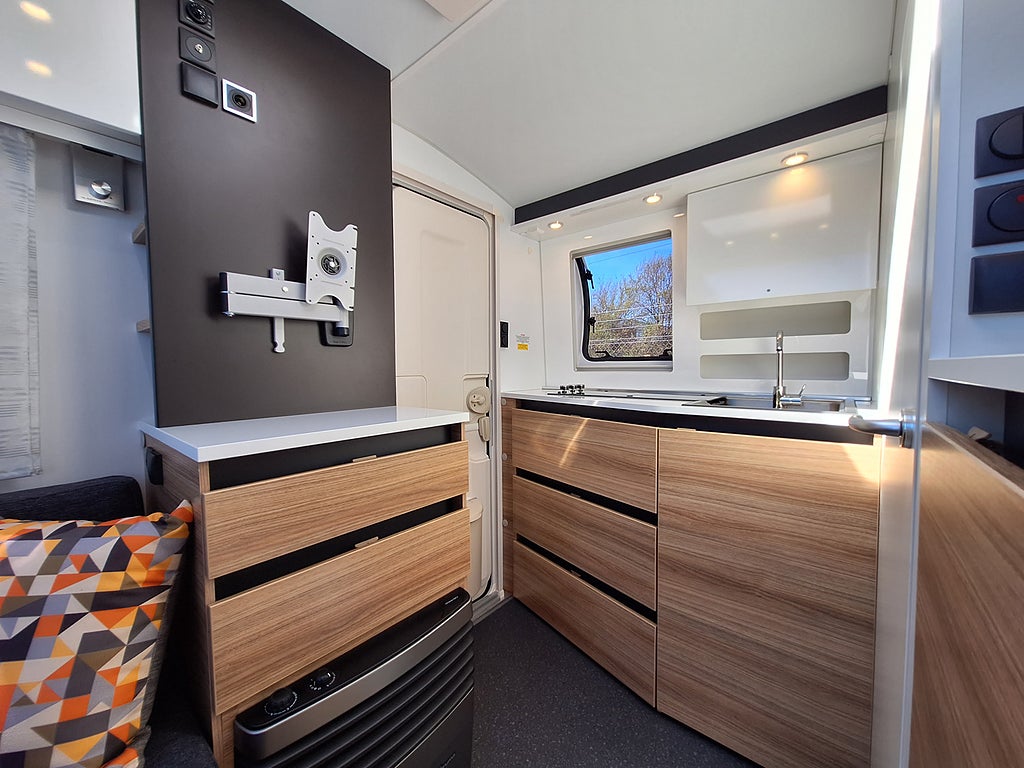 Adria Action 361 LH Dinette, Tält, Pluspaket