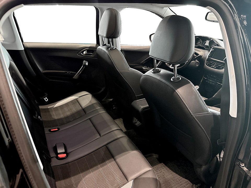 Bild på Peugeot 2008 Allure 1.2 PT 82hk BACKSENSORER