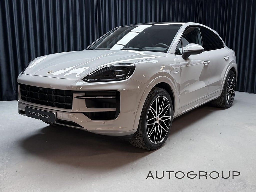 Porsche Cayenne Coupe E-Hybrid / Panorama / Passagerardisplay / 22" RS