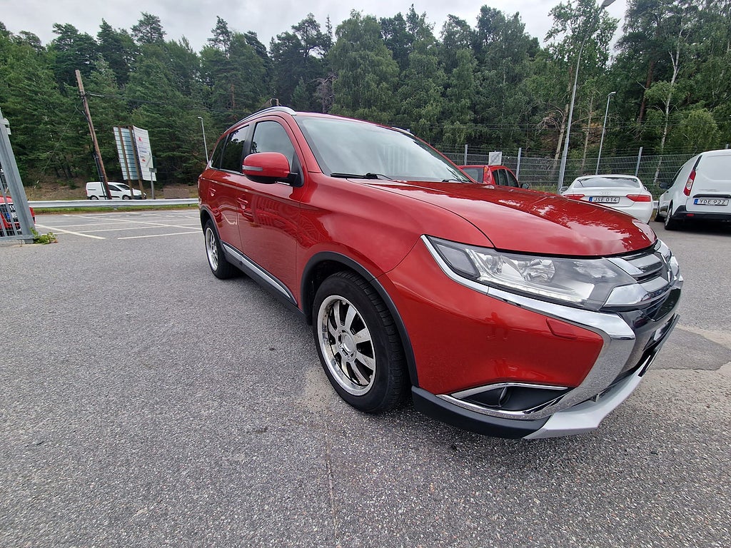 Mitsubishi Outlander 2.2 Di-D 4WD 150hk 7-sits Automat Business Kamera Skinn