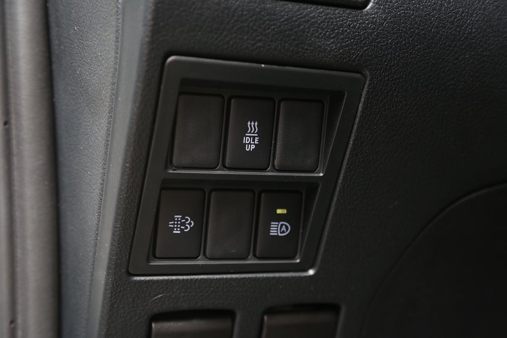 Toyota Hilux Dubbelhytt 2,8 MHEV 204hk Invincible 4WD Flak/Kåpa Moms