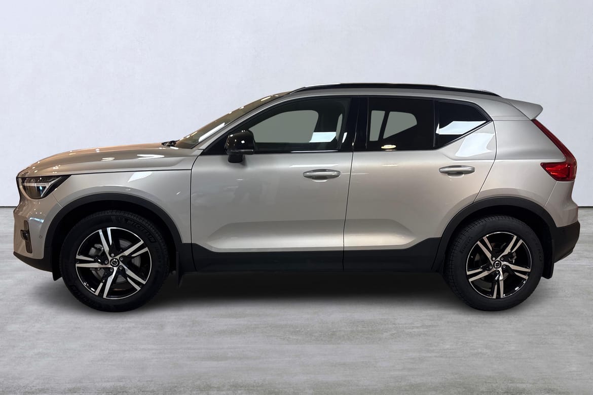Volvo XC40 B3 FWD Bensin Plus Dark 2025, photo 2/10