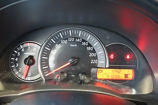 Halvkombi Nissan Micra 15 av 18