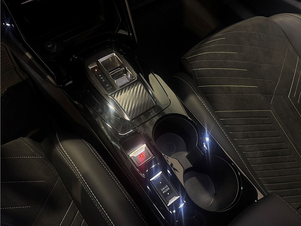 Bild på Peugeot 2008 GT 1.2 PT 130hk Aut - B-KAMERA, CARPLAY