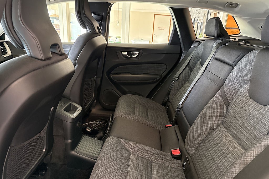 Volvo XC60 Recharge T6 AWD Aut Core Edition V-hjul Pano Kamera Nav miniatyr 10