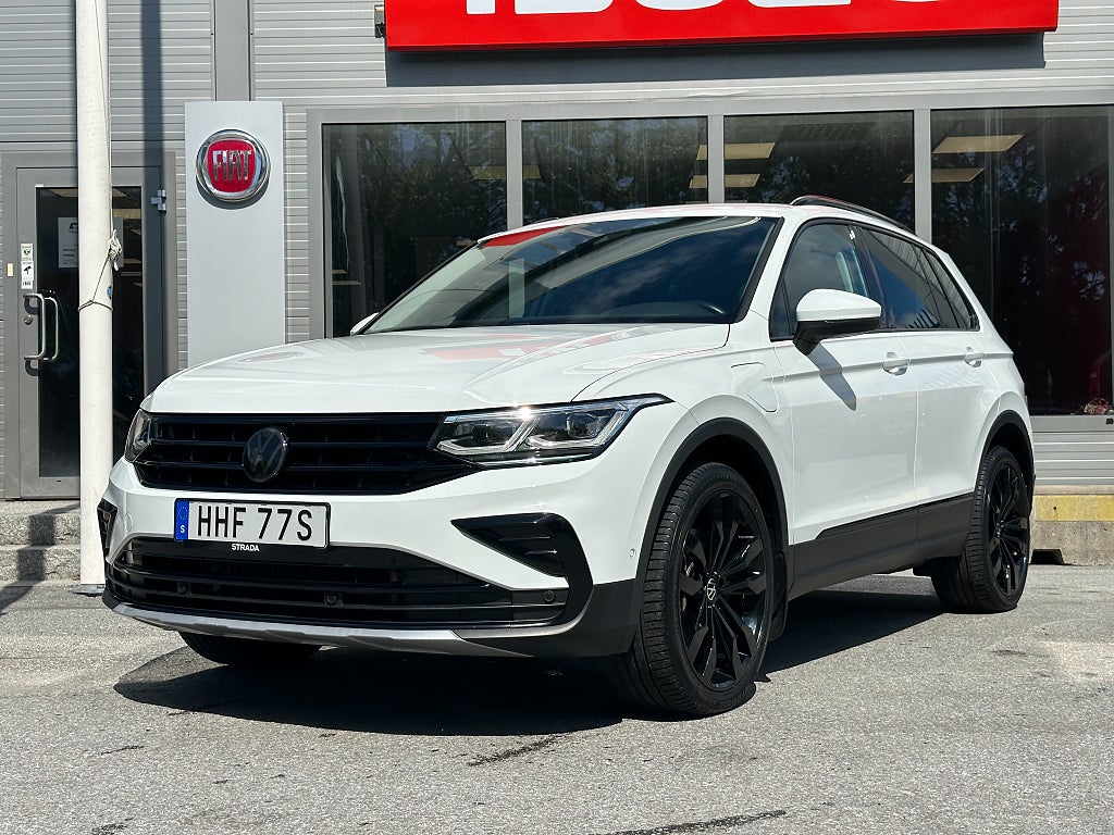 Volkswagen Tiguan eHybrid 1.4 | Svart Optik |Elegance | B-kamera | Drag