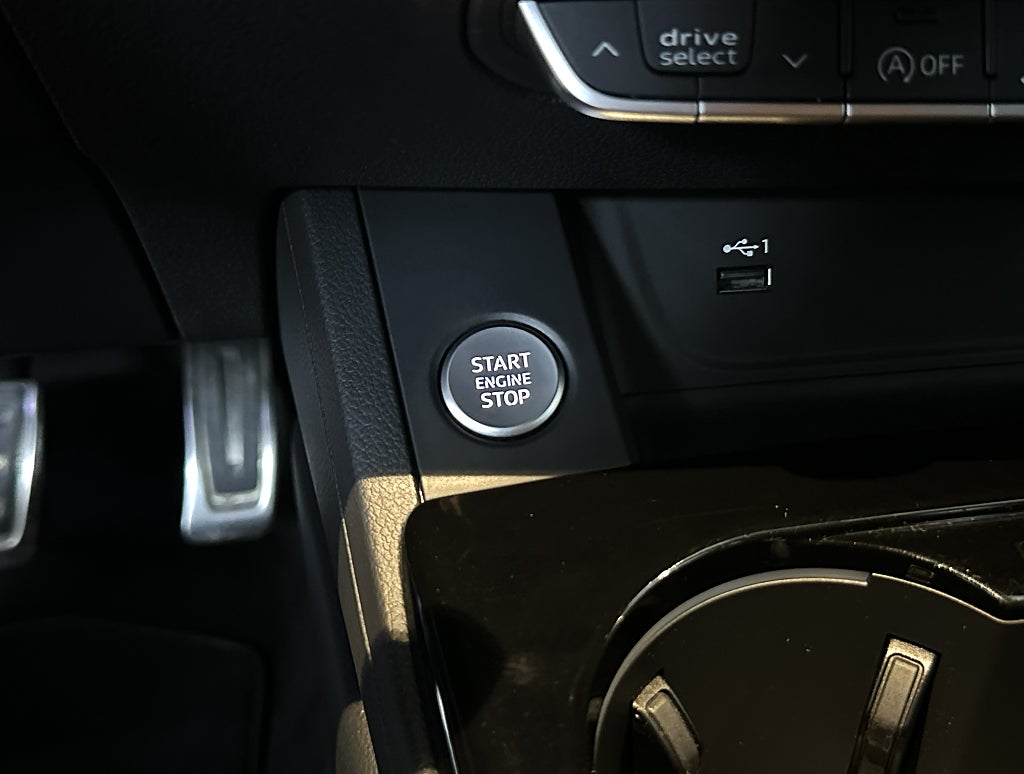 Audi A4 Sedan 40 TDI quattro S Tronic S LINE D-VÄRMARE MATRIX