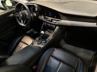 Alfa Romeo Giulia 2.2 16V Super Kamera Mvärm Skinn GPS SoV