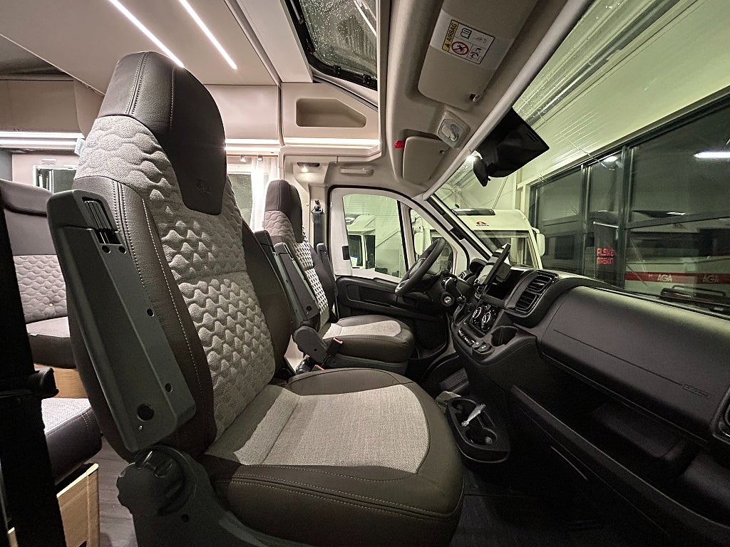 Adria Matrix Axess 670 SL / Taksäng / B-kort / Automat 140hk - Adria