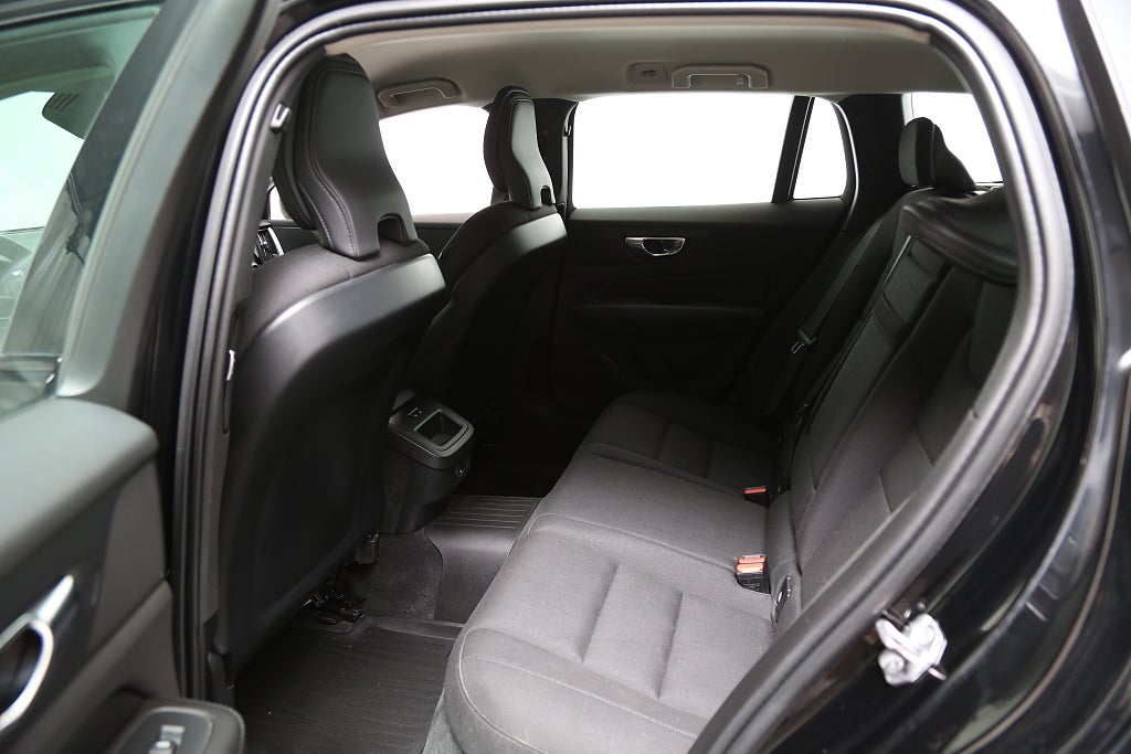 Volvo V60 Cross Country B4 Diesel 197hk Momentum AWD Aut Kamera VOC