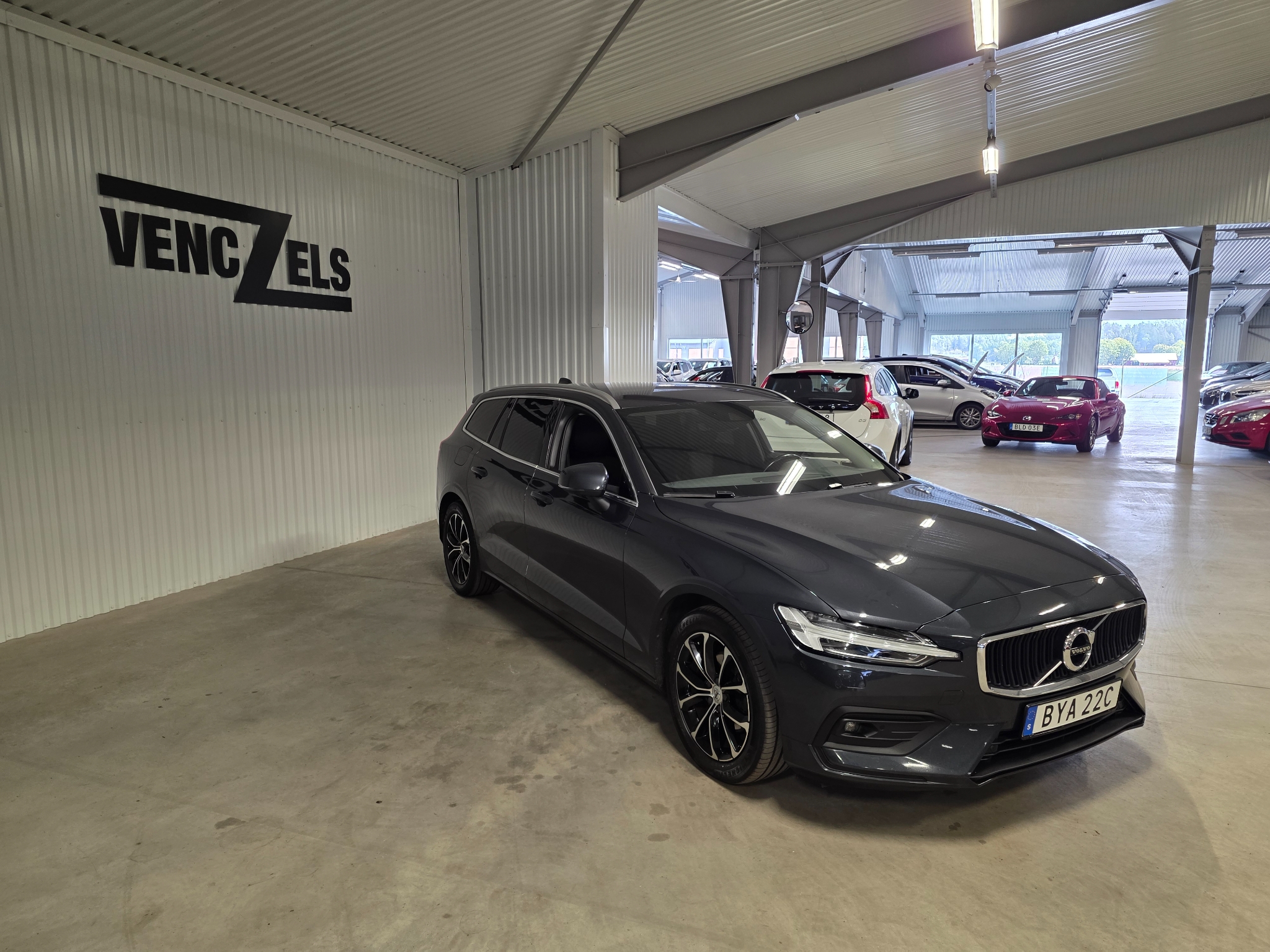 Volvo V60 D3 Aut Momentum Advanced 2020, bild 2/38
