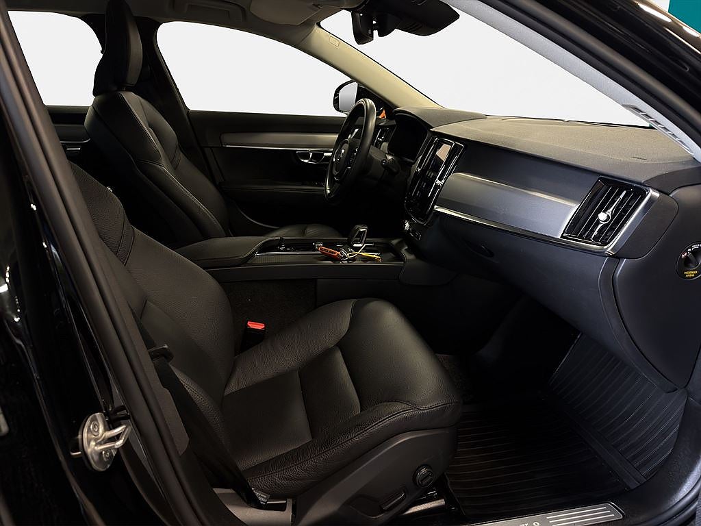 Volvo V90 B4, Momentum, Läder, MOMS, 1 brukare