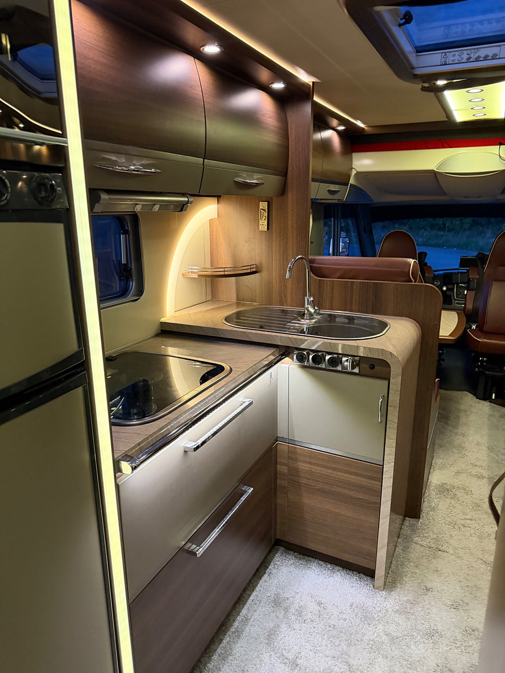 Bürstner Elegance I900 3,0 Automat Luftfjädring Solcell 2011 - miniatyr 19