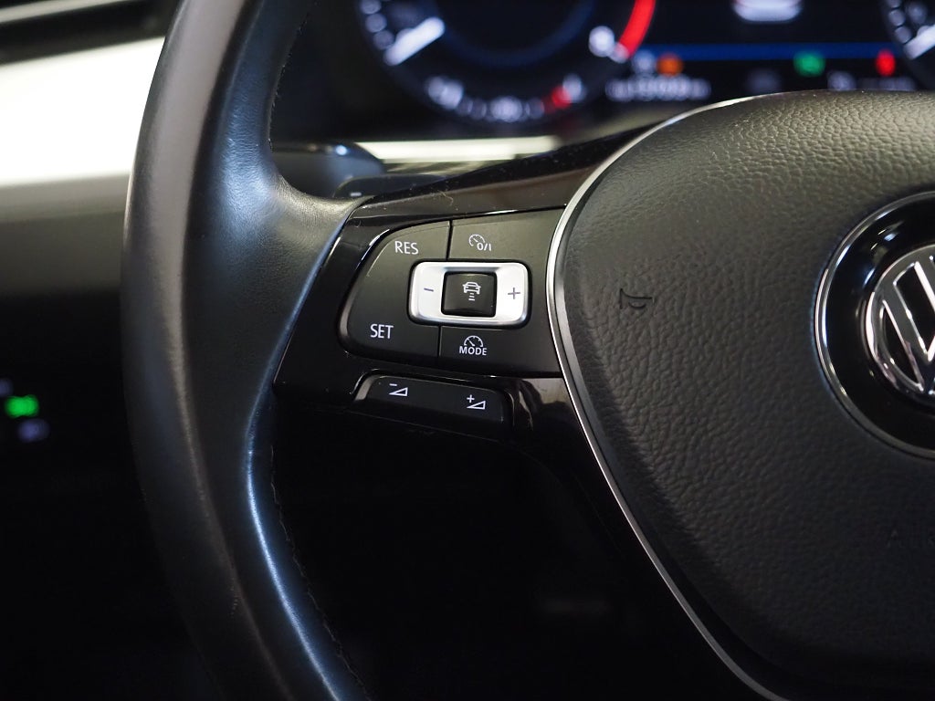 Volkswagen Passat SC 1.4 TSI 150hk | Cockpit | Drag | P-Värmare | Kamera