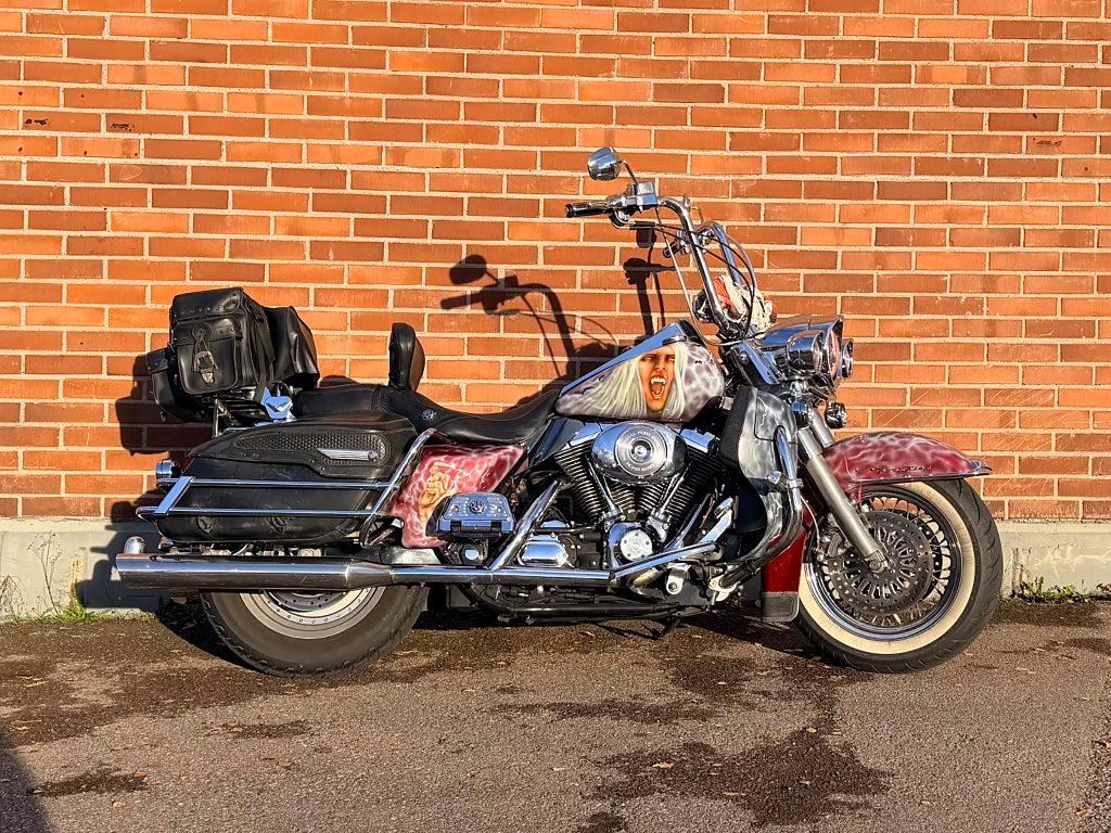 Harley-Davidson Road King Classic , Släp, Motivlack, LED belysning mm