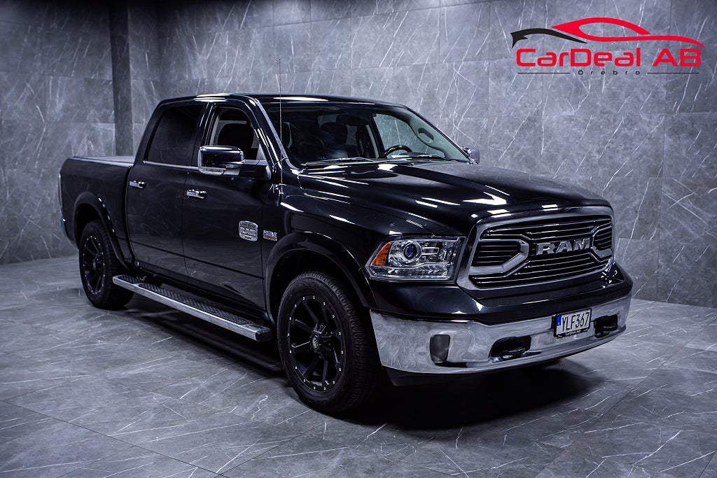 RAM 1500 Crew Cab 5.7 V8 HEMI 4x4 LONGHORN Ventilerade Kamera Navi Drag 