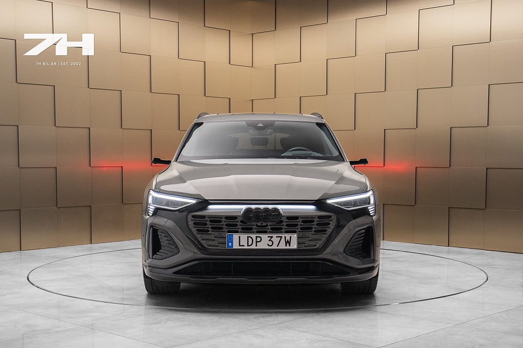 Audi q8-e-tron Q8 55 e-tron quattro S line / Luftfjädring / HuD / Dra