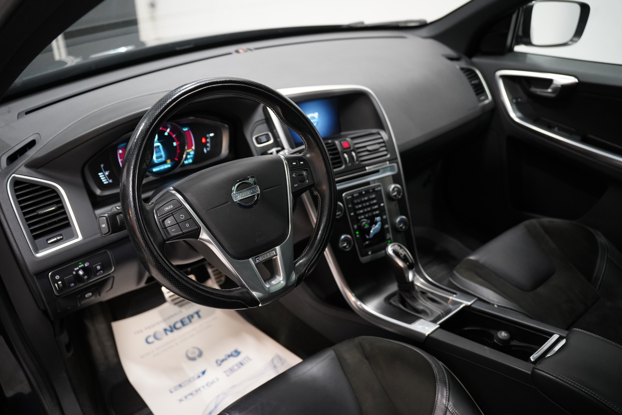 Volvo XC60 D4 AWD R-Design 2014, kuva 5/55