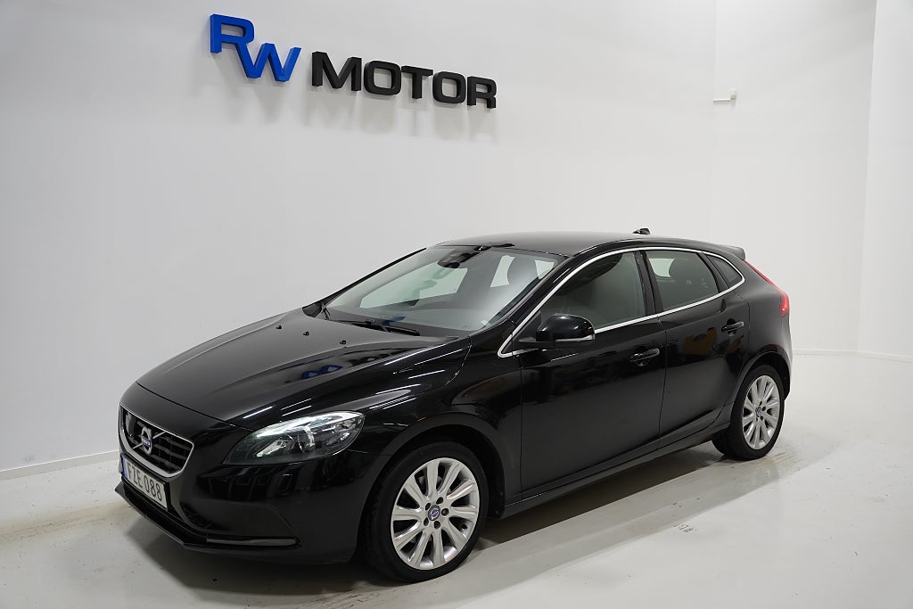 Volvo V40 D3 150hk Momentum Navigation D-värmare VOC P-sensorer BLIS