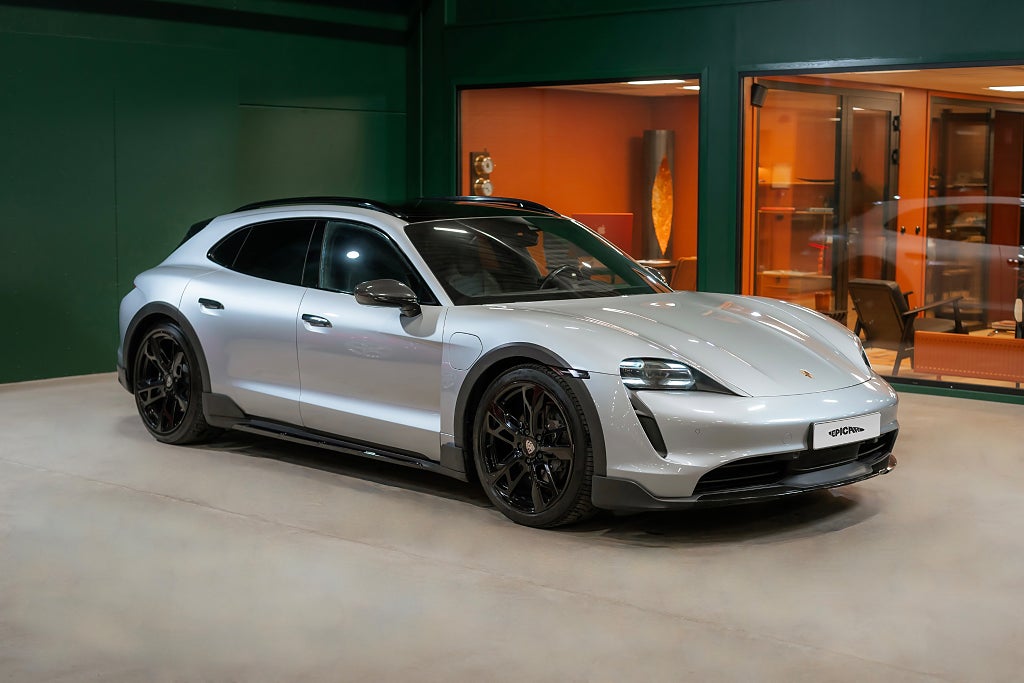 Porsche Taycan 4 Cross Turismo / Pano / RAS / Matrix / Skinn