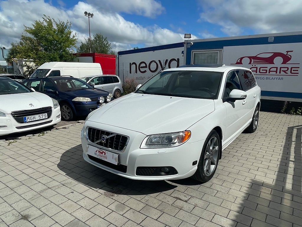 Volvo V70 2.5FT Summum NYSERV NYBES NYKAMREM GPS BLIS DRAG