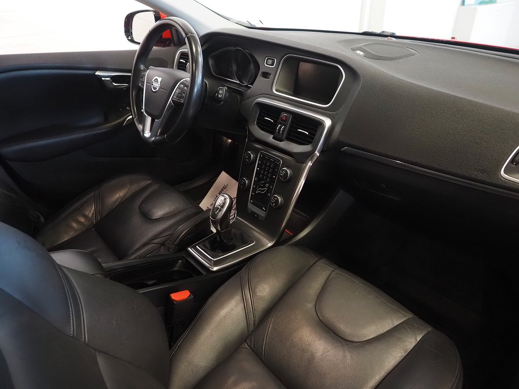 Volvo V40 D2 Summum Pano B-Kam Keyless Skinn Drag Nav D-Värm 2013