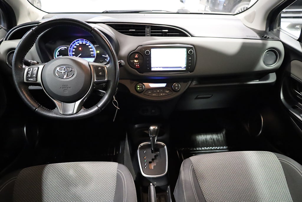 Toyota Yaris Hybrid e-CVT Active Navi Kamera Blåtand M-Värme 2015