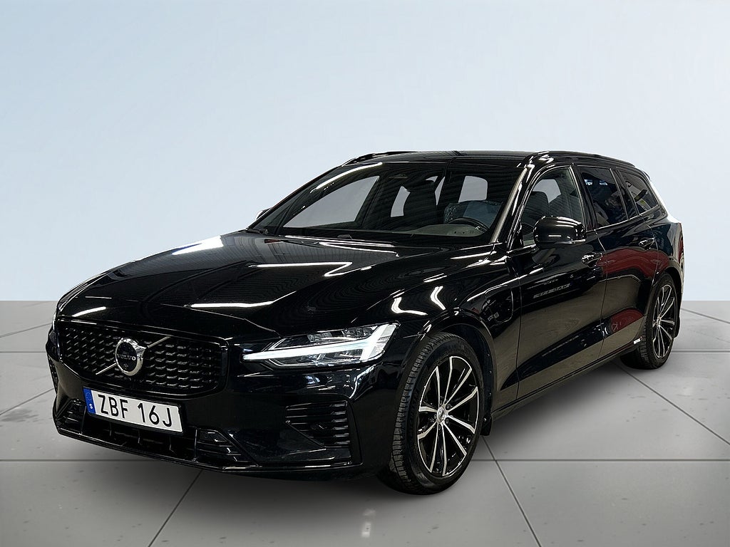 Volvo V60 Recharge T8 AWD Plus Dark R-Design MOMS/1Ägare/Drag/S&V