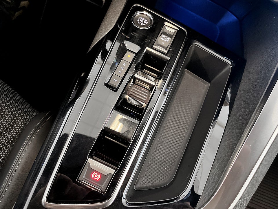 Bild på Peugeot 5008 GT 1.2 PT 130hk Aut 7-SITS B-KAMERA CARPLAY